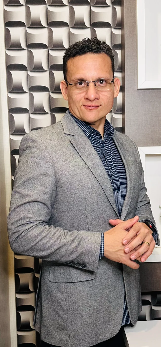 Dr. Alex Benevides, autor do e-book